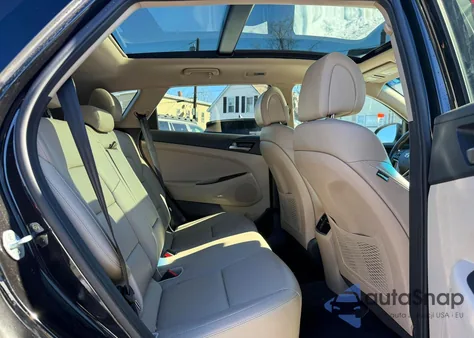 2018 Hyundai Tucson Value z USA, uszkodzony, nr VIN KM8J33A2XJU748158